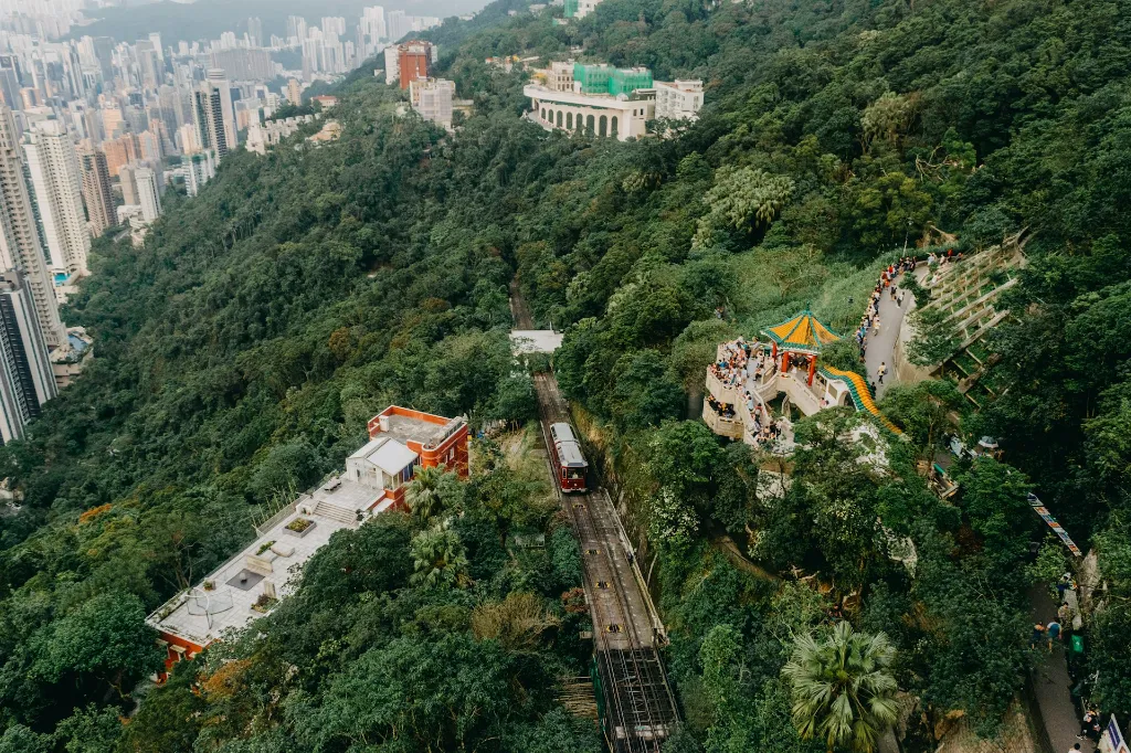 unsplash_bnPVEsJ7RJM_Victoria Peak.webp