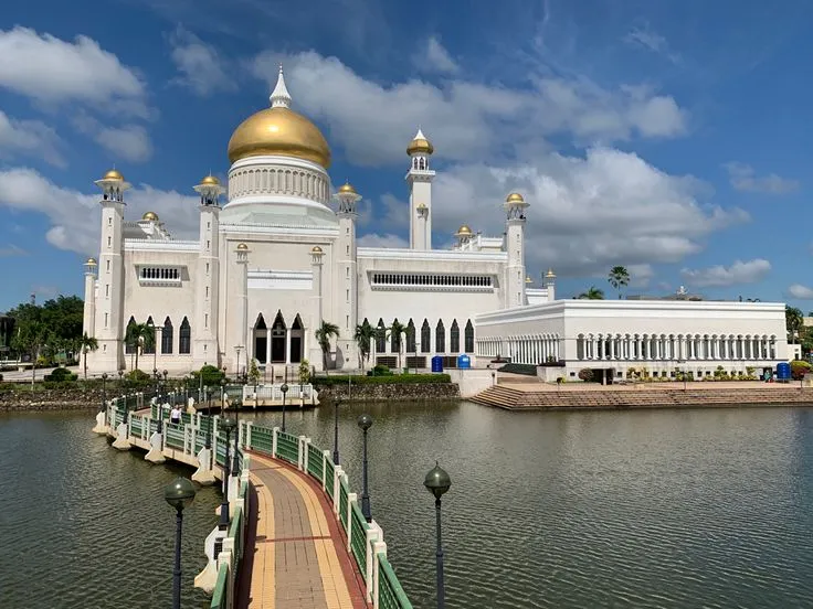 Omar Ali Saifuddien Mosque, Brunei.webp